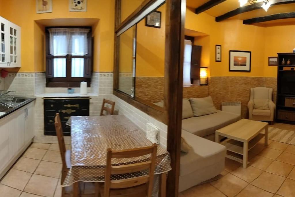 La Casina Roja - Santolaya De Cabranes Villa Arboleya Eksteriør billede